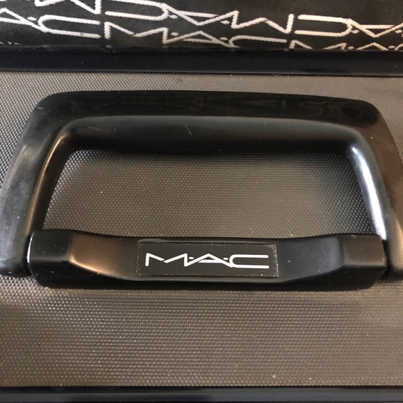 🌺🥰 MAC Train case , Tote Bag & Makeup Bundle 🌺 - Picture 7 of 8